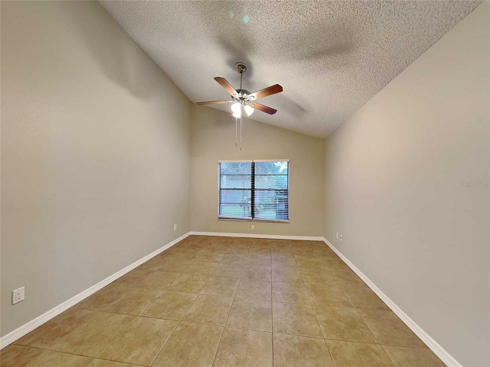 O6421811 Property Photo 7