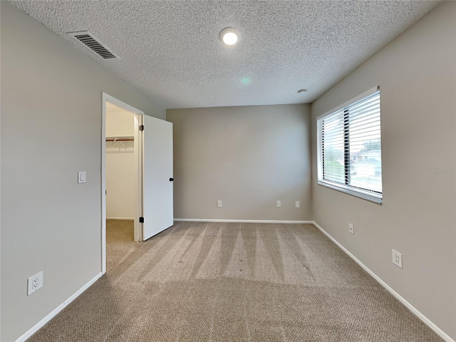 O6421811 Property Photo 10
