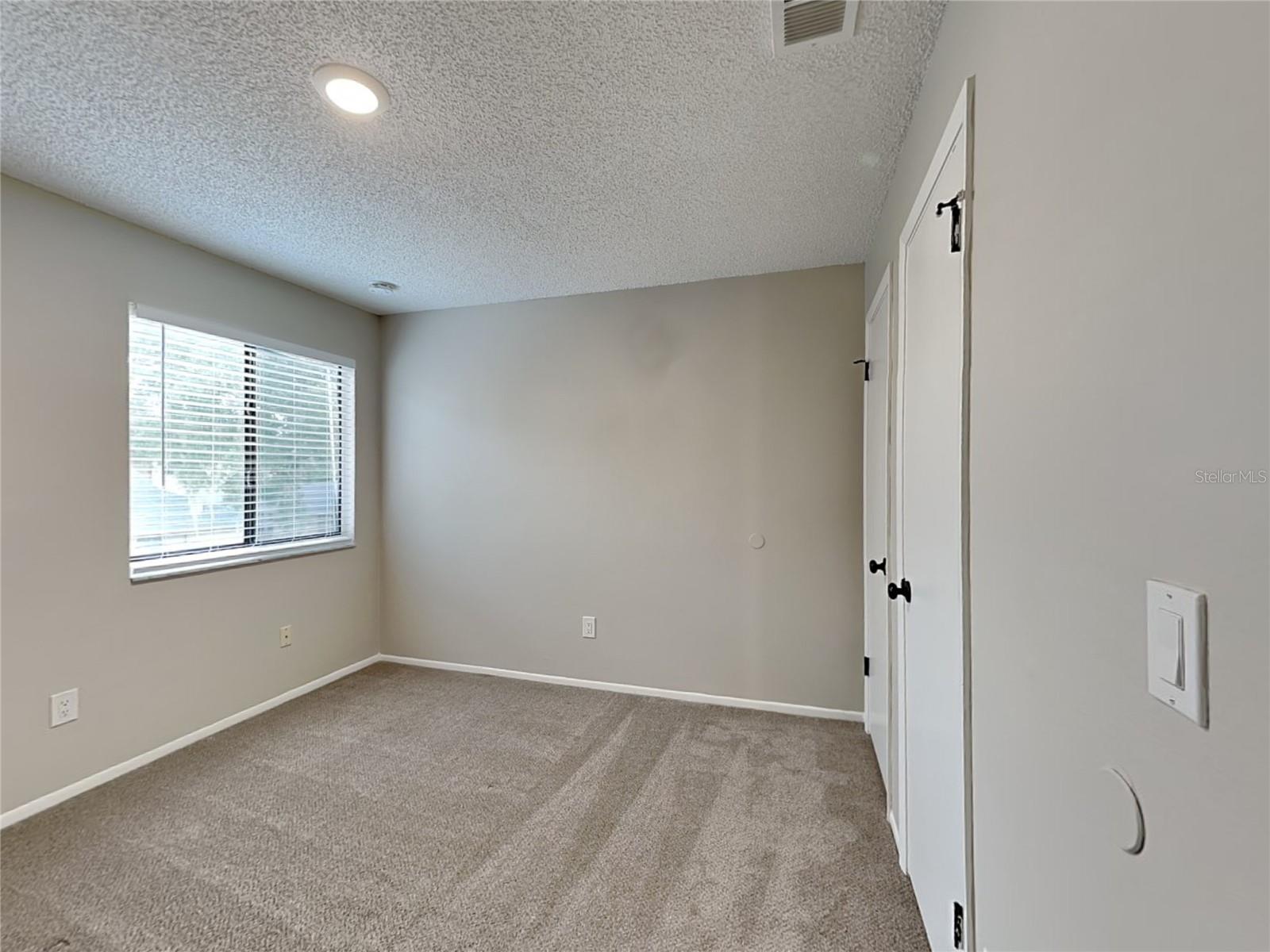 O6421811 Property Photo 12