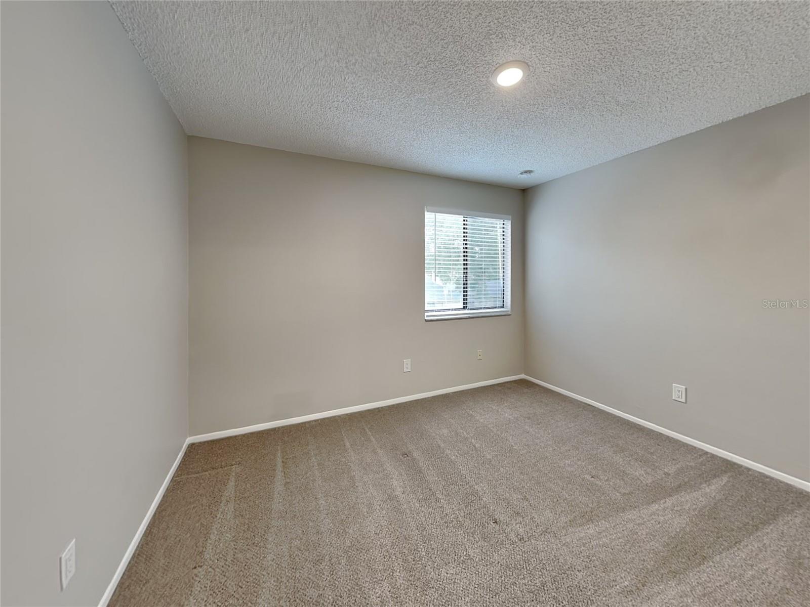 O6421811 Property Photo 13