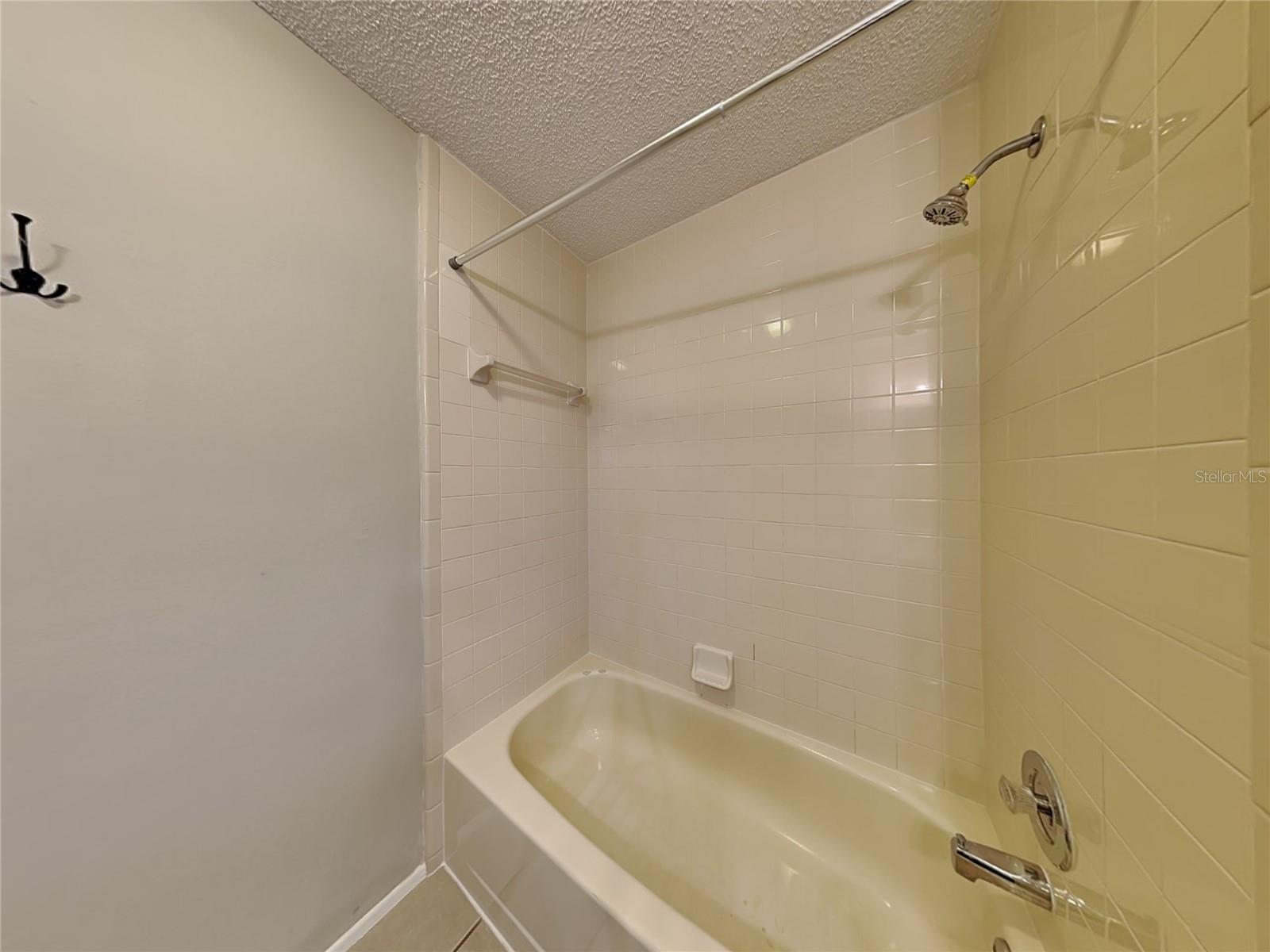 O6421811 Property Photo 15