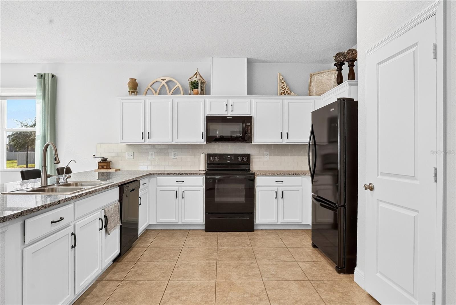 2364 Carriage Pointe Loop Property Photo 9
