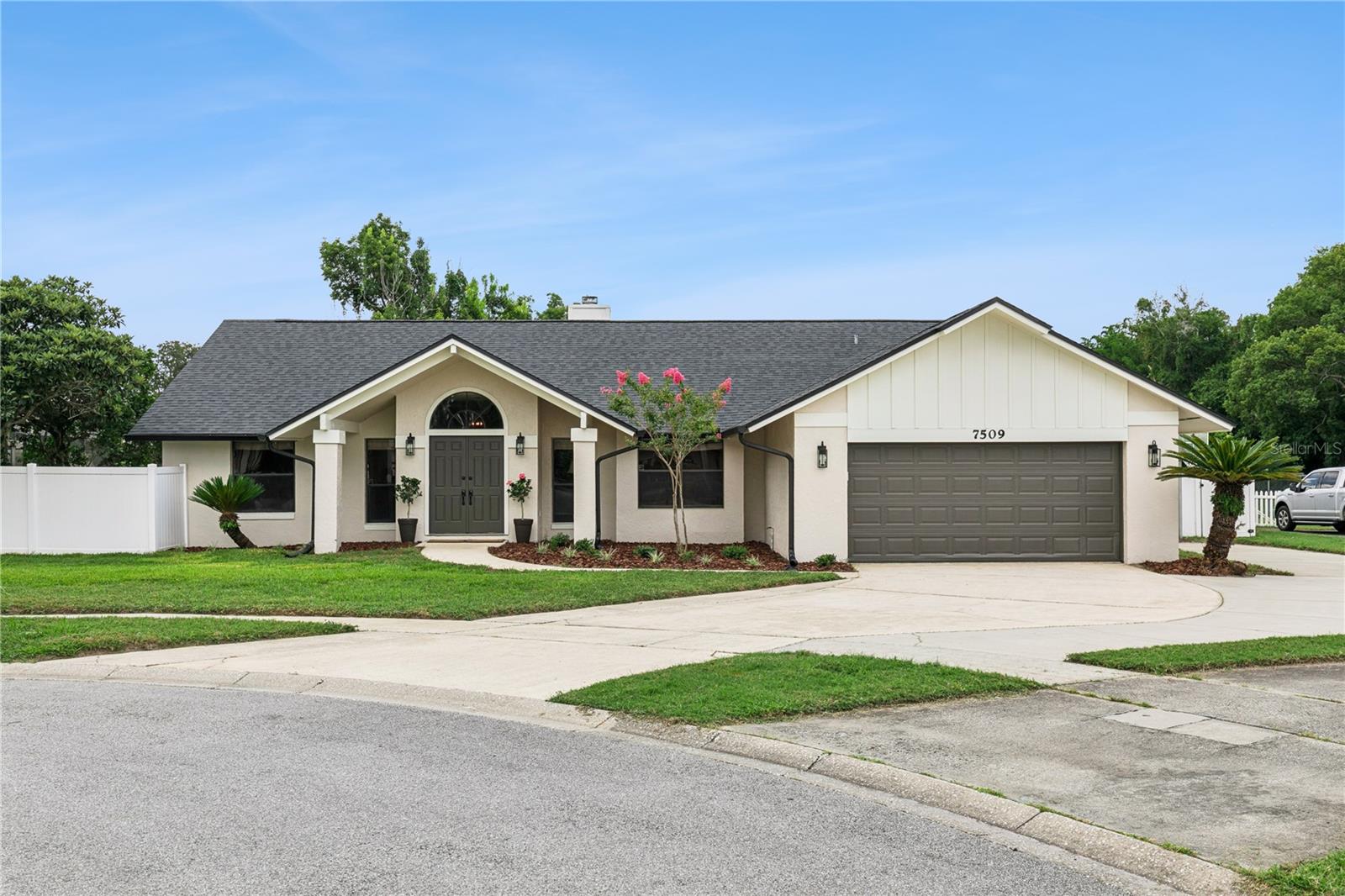 7509 Glenmoor Ln Property Photo 1