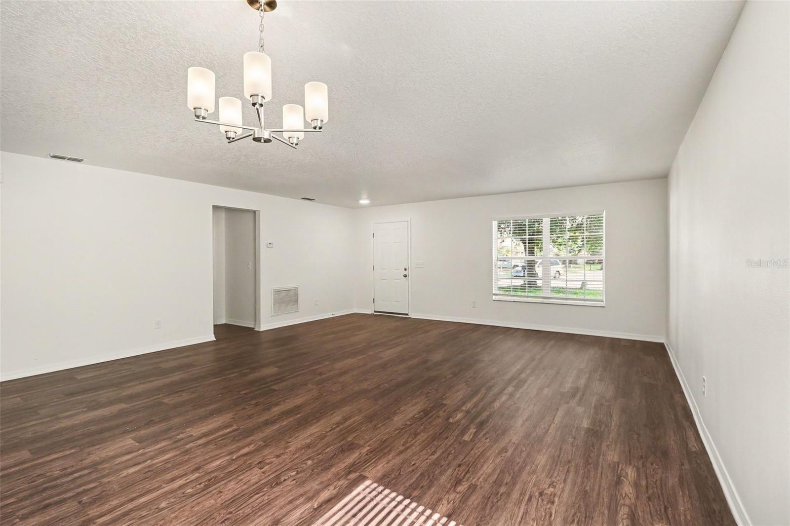 1544 Algonkin Loop Property Photo 6