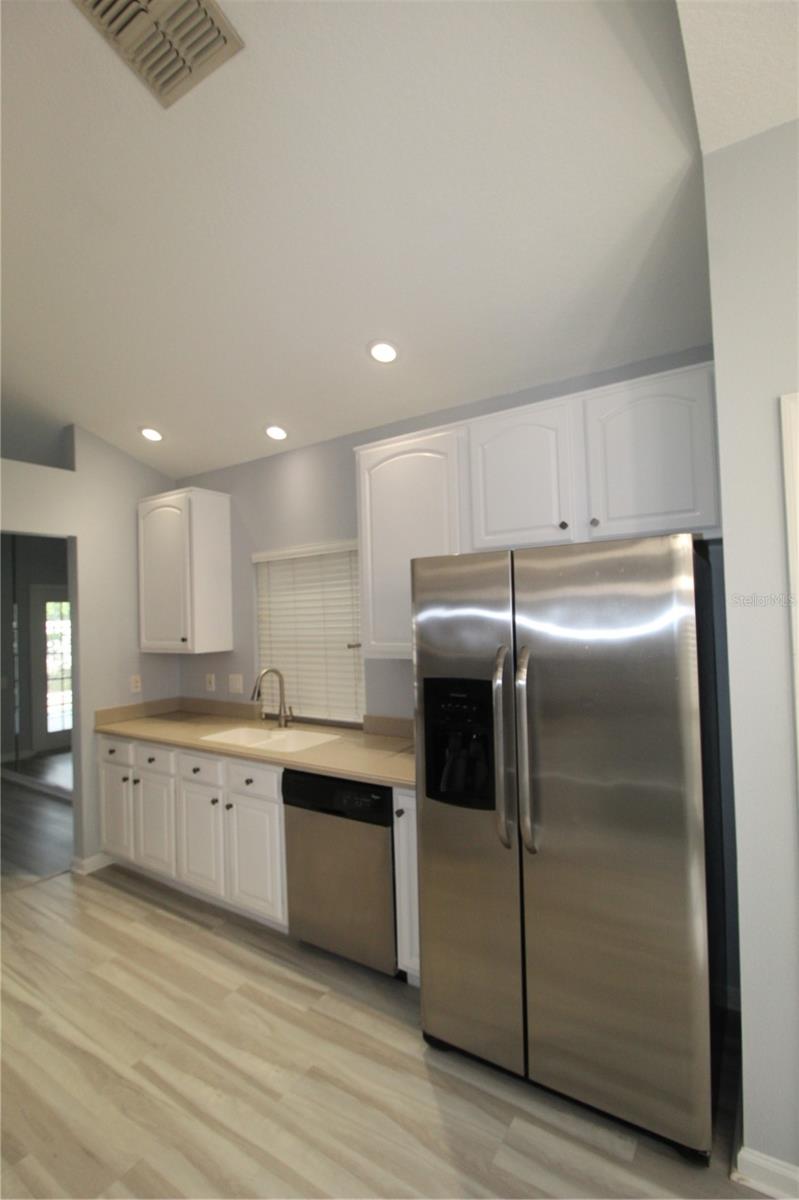 6031 Bay Valley Ct Property Photo 3