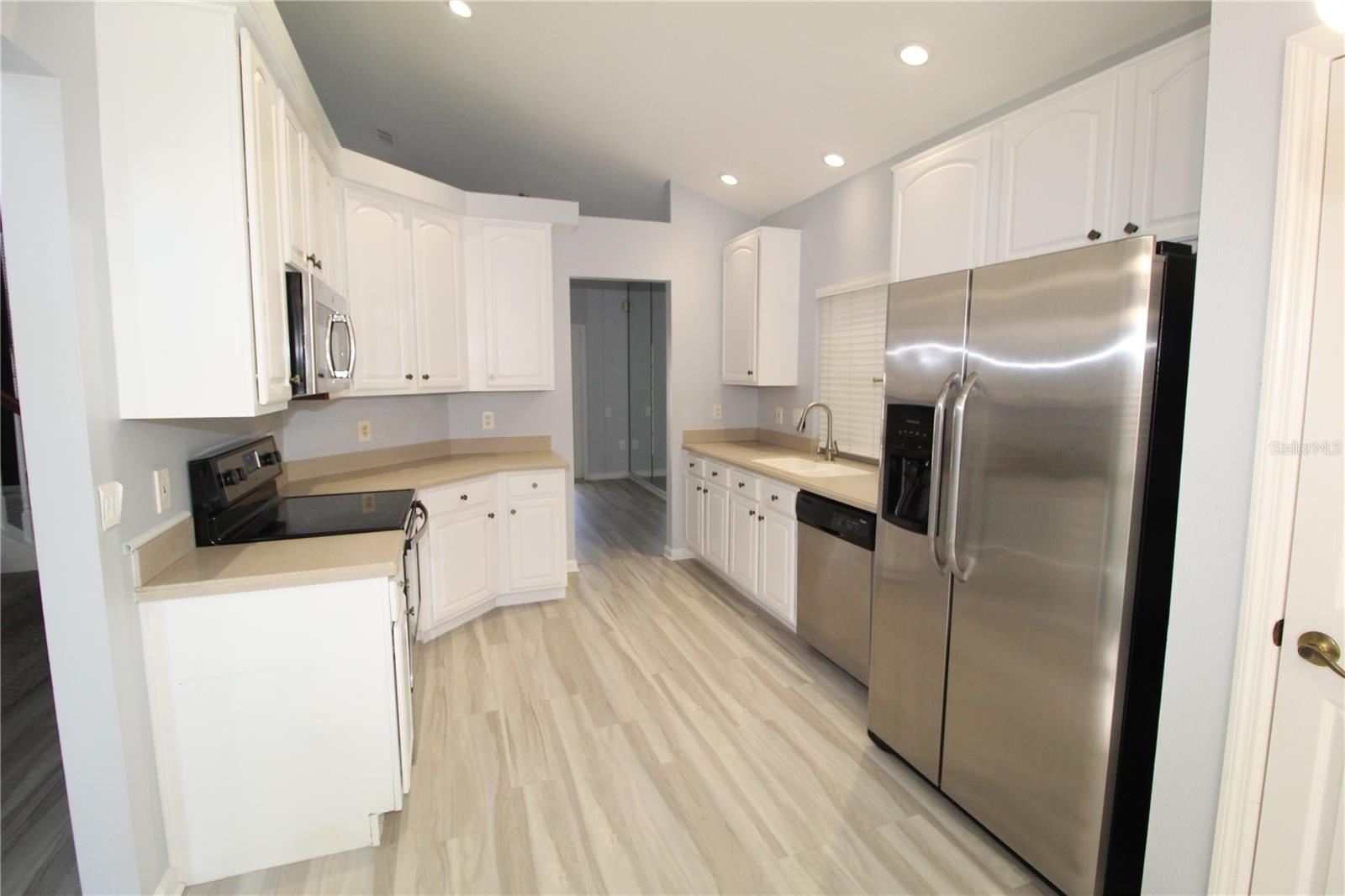 6031 Bay Valley Ct Property Photo 4