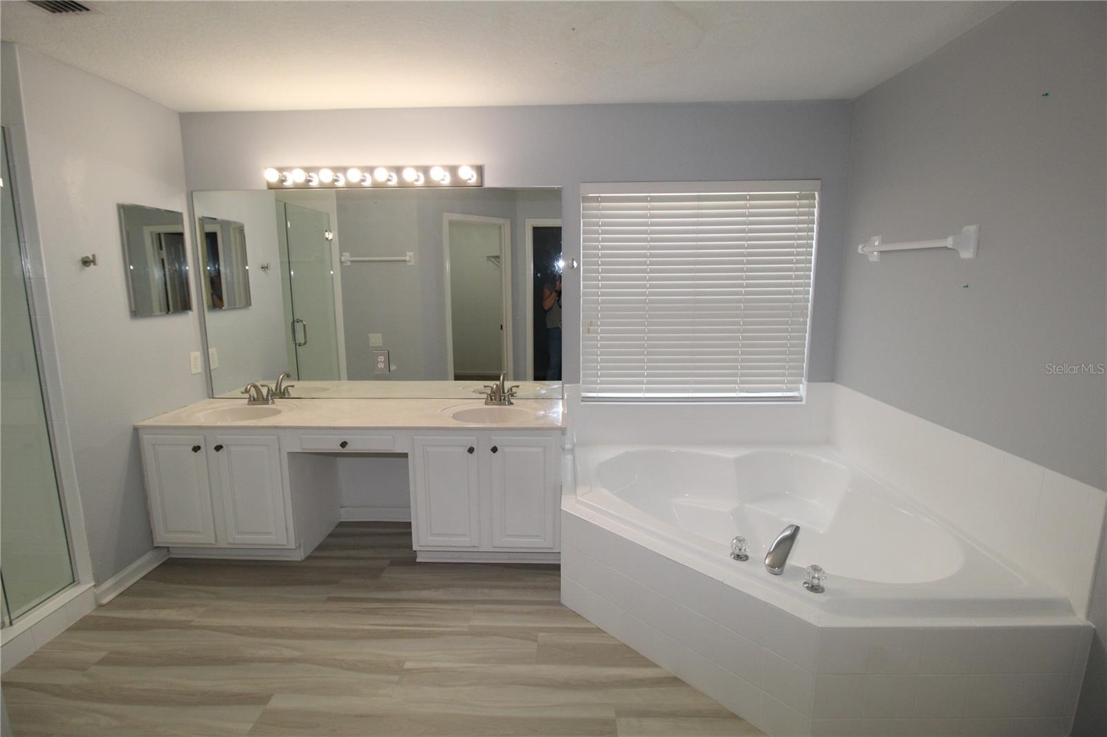 6031 Bay Valley Ct Property Photo 13