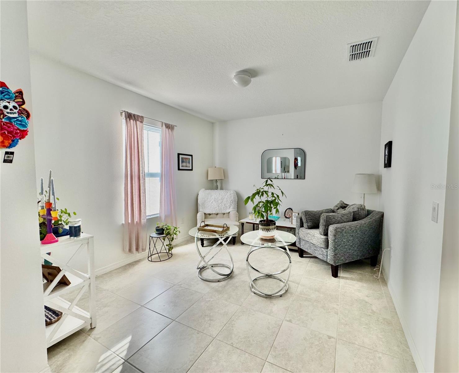 557 Pine Tree Blvd Property Photo 3