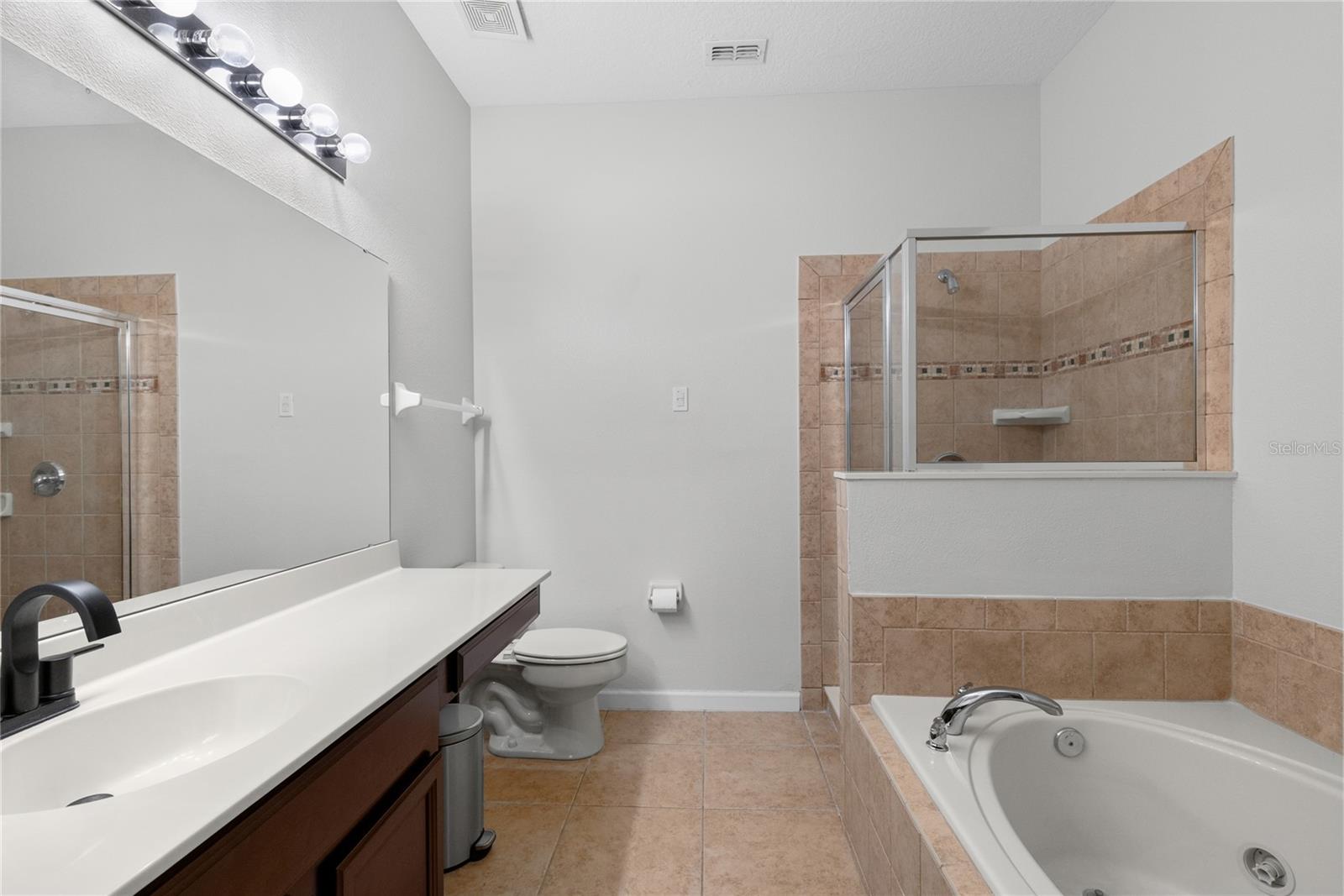 10212 Park Commons Dr Property Photo 18