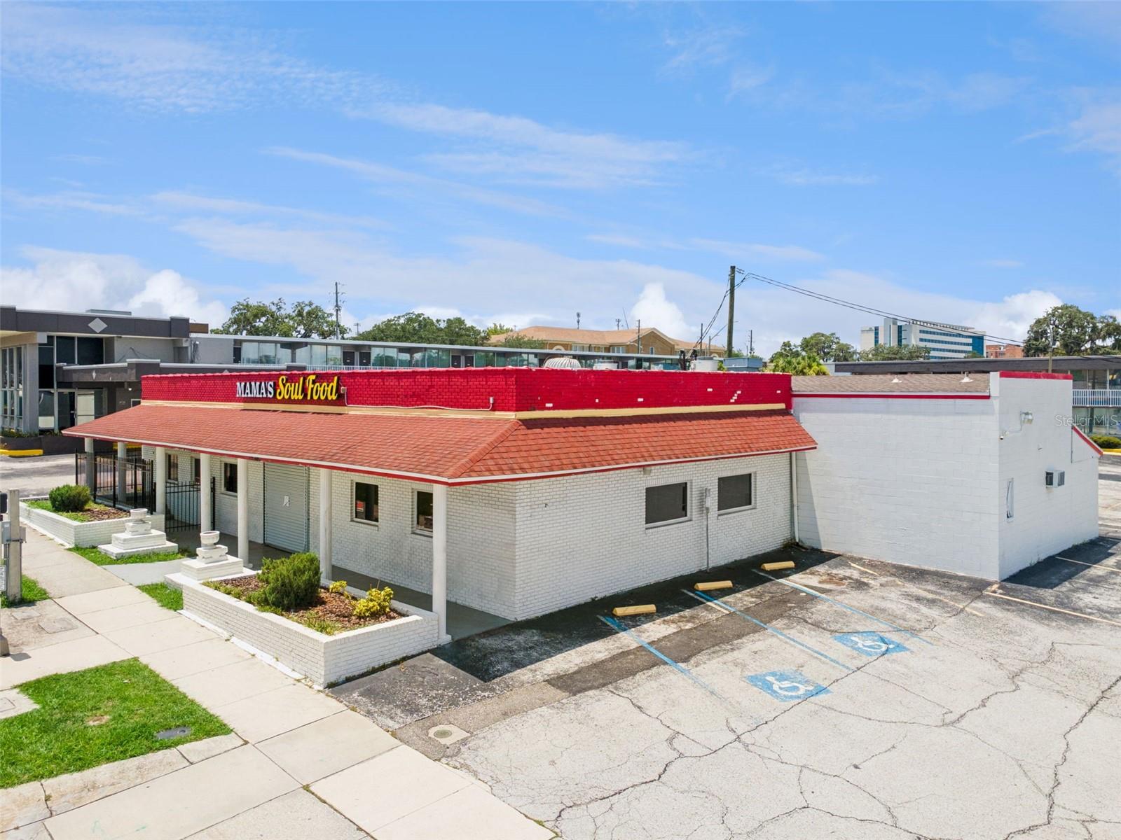 518 E MEMORIAL BLVD