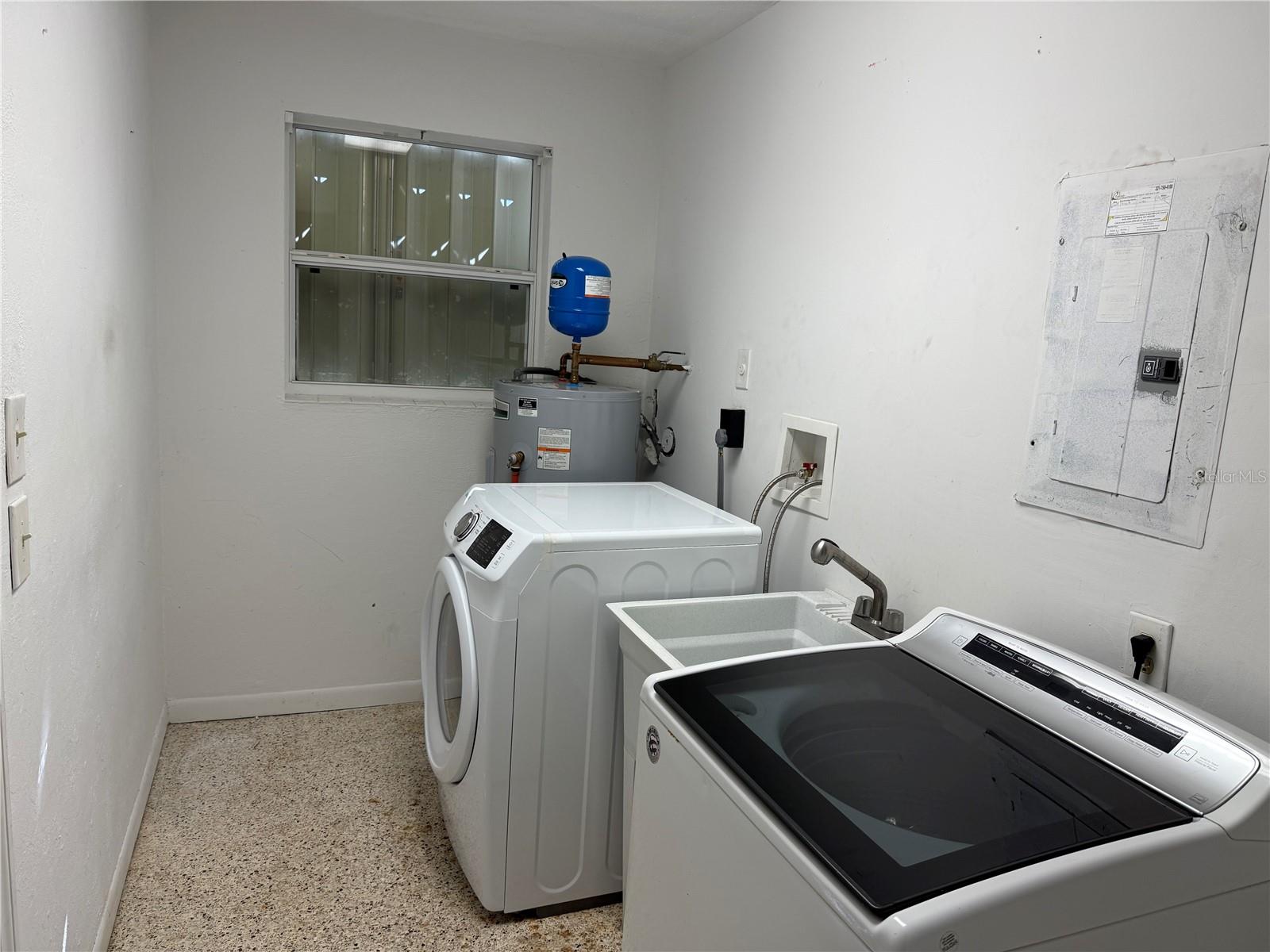 845 Edgewood Rd Property Photo 16