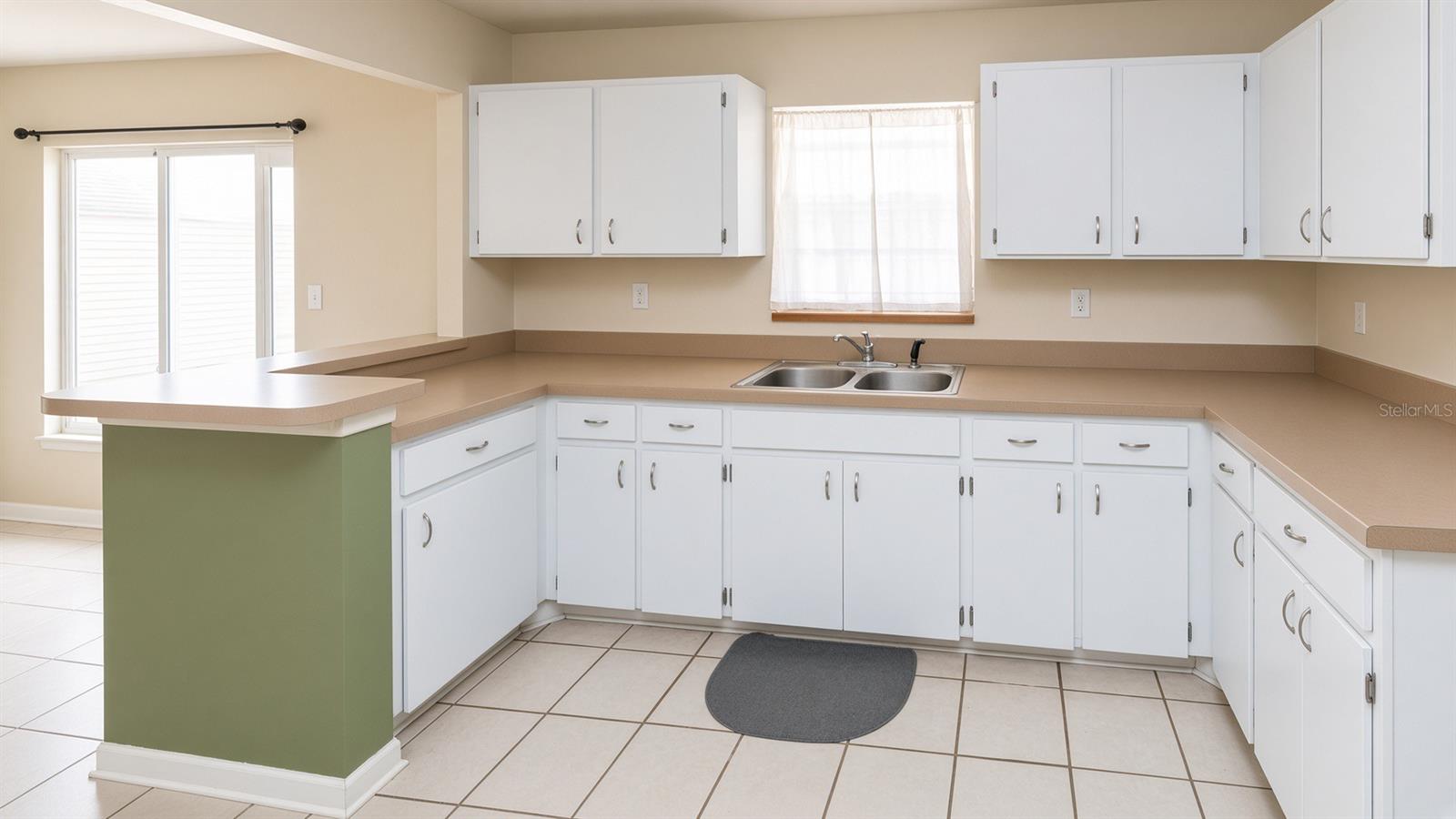 5392 Mariner Blvd Property Photo 9