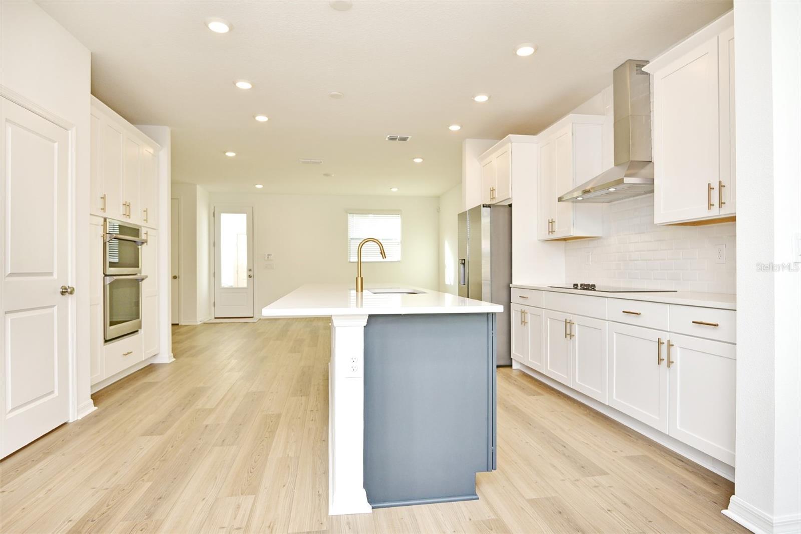 2948 Voyager Ave Property Photo 3