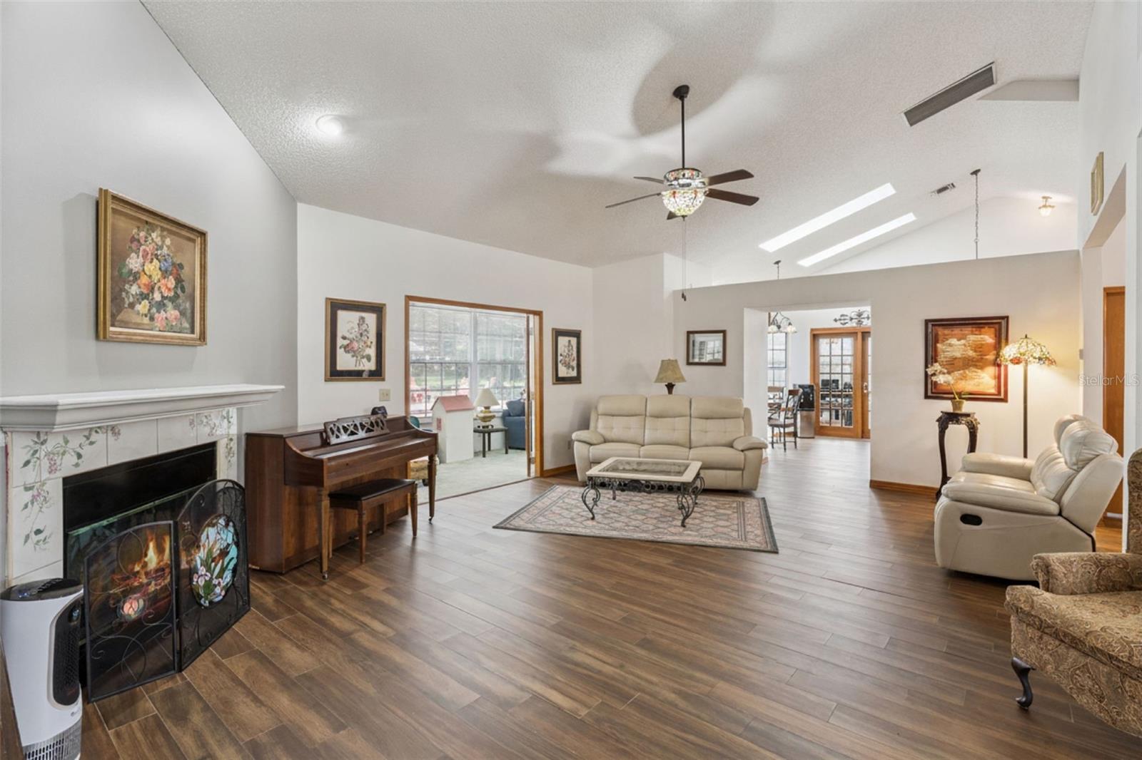 2512 Tryon Pl Property Photo 15