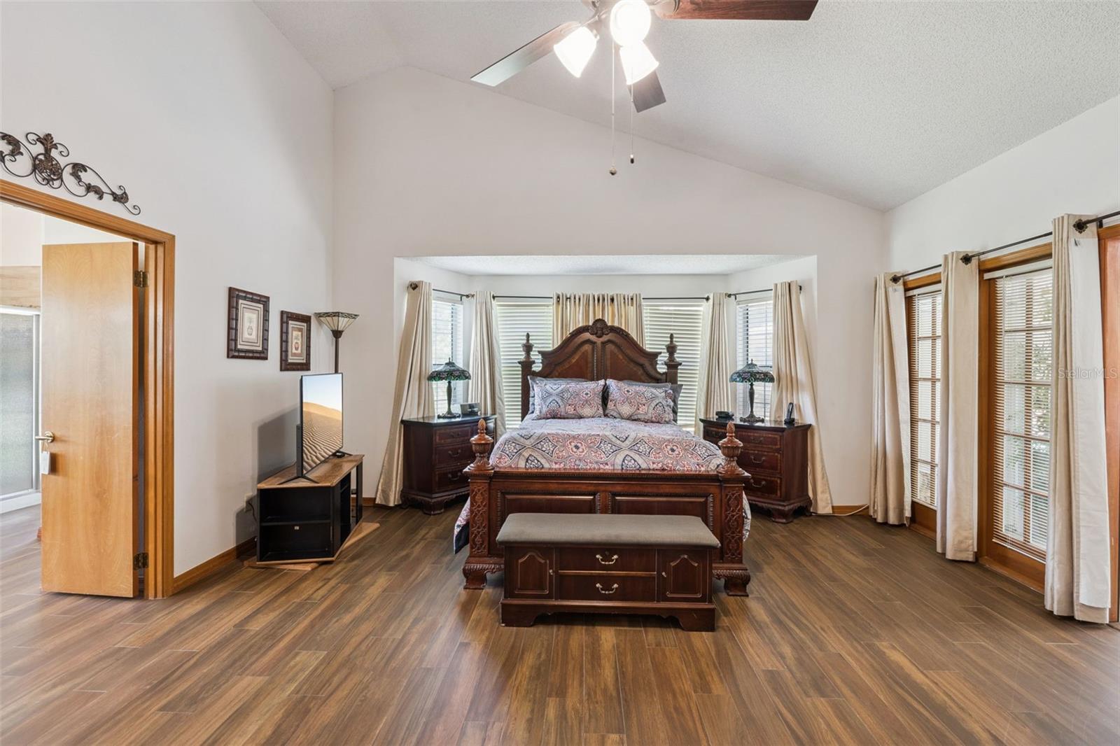 2512 Tryon Pl Property Photo 28