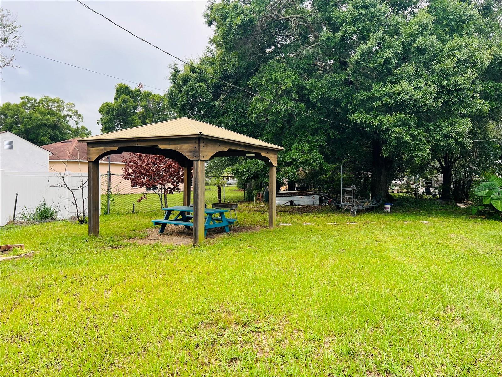 1218 Kingston Ave Property Photo 17