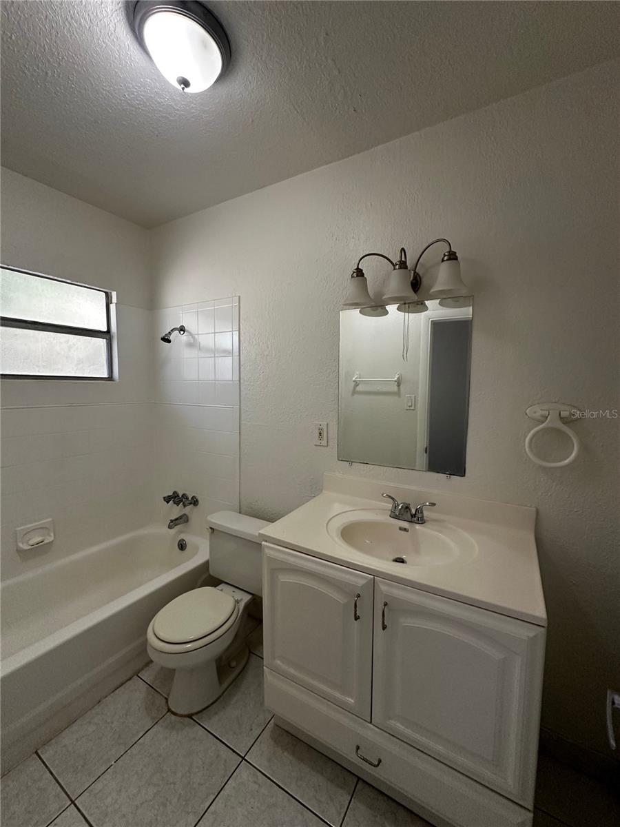 110 N Mills Ave #b Property Photo 5