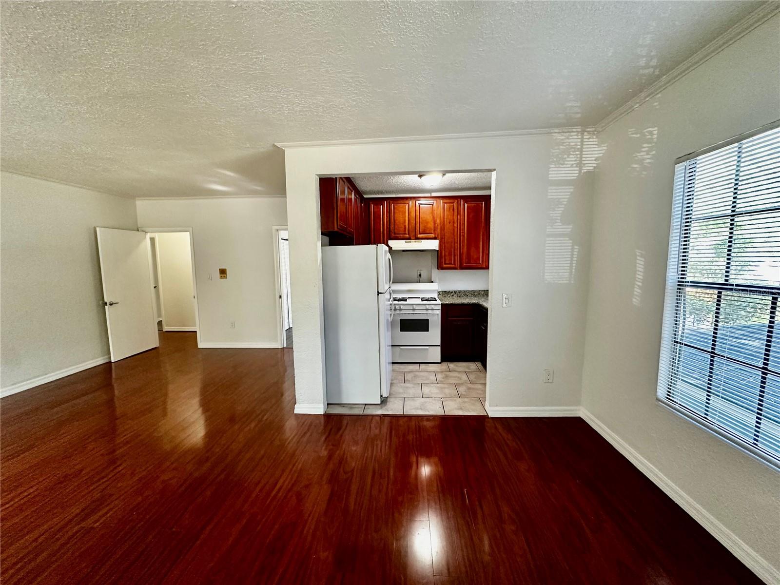 110 N Mills Ave #b Property Photo 8