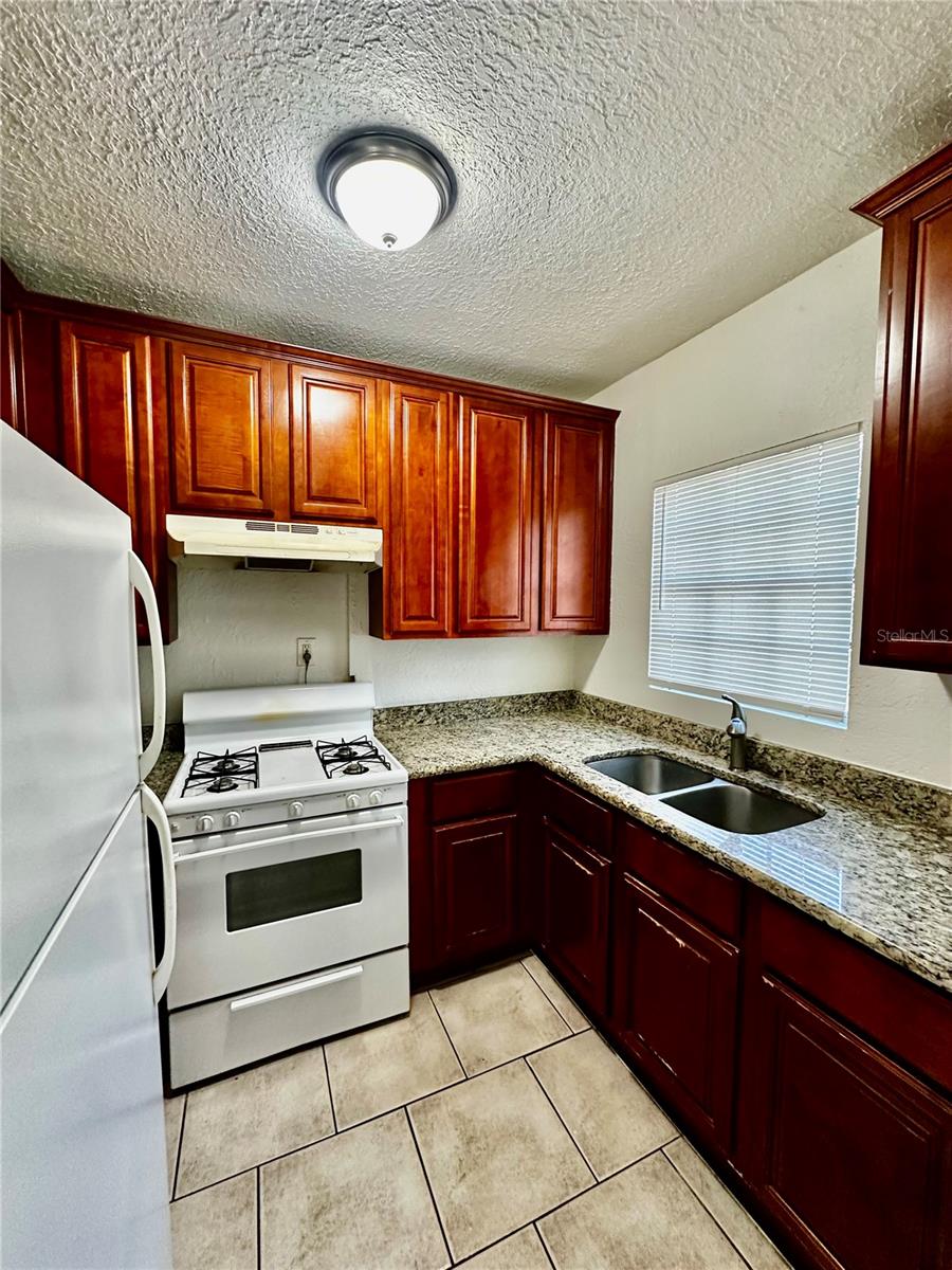 110 N Mills Ave #b Property Photo 9