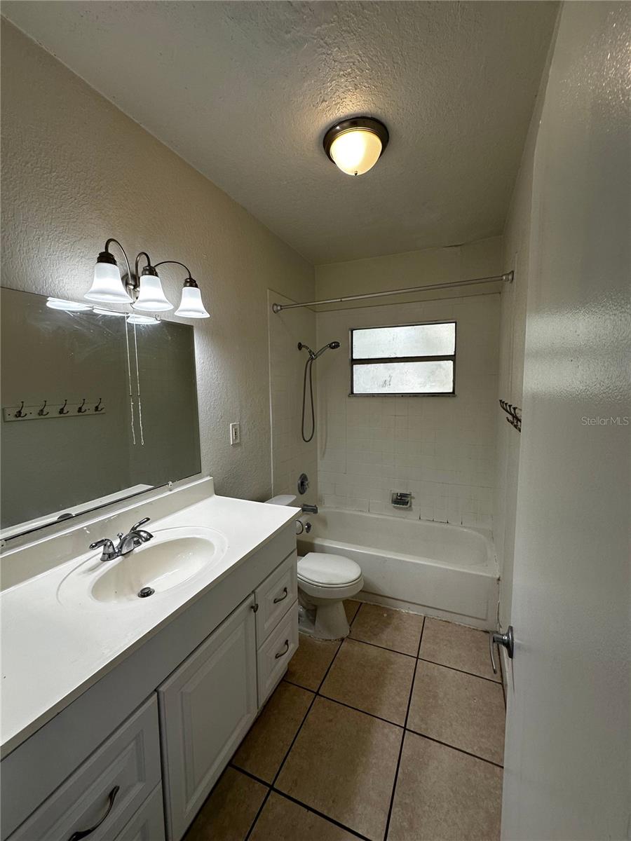 110 N Mills Ave #b Property Photo 13