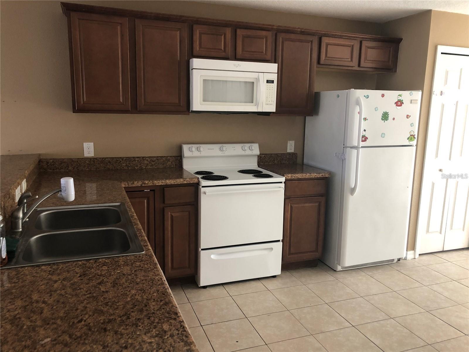 325 Baccarat Ct #b Property Photo 3