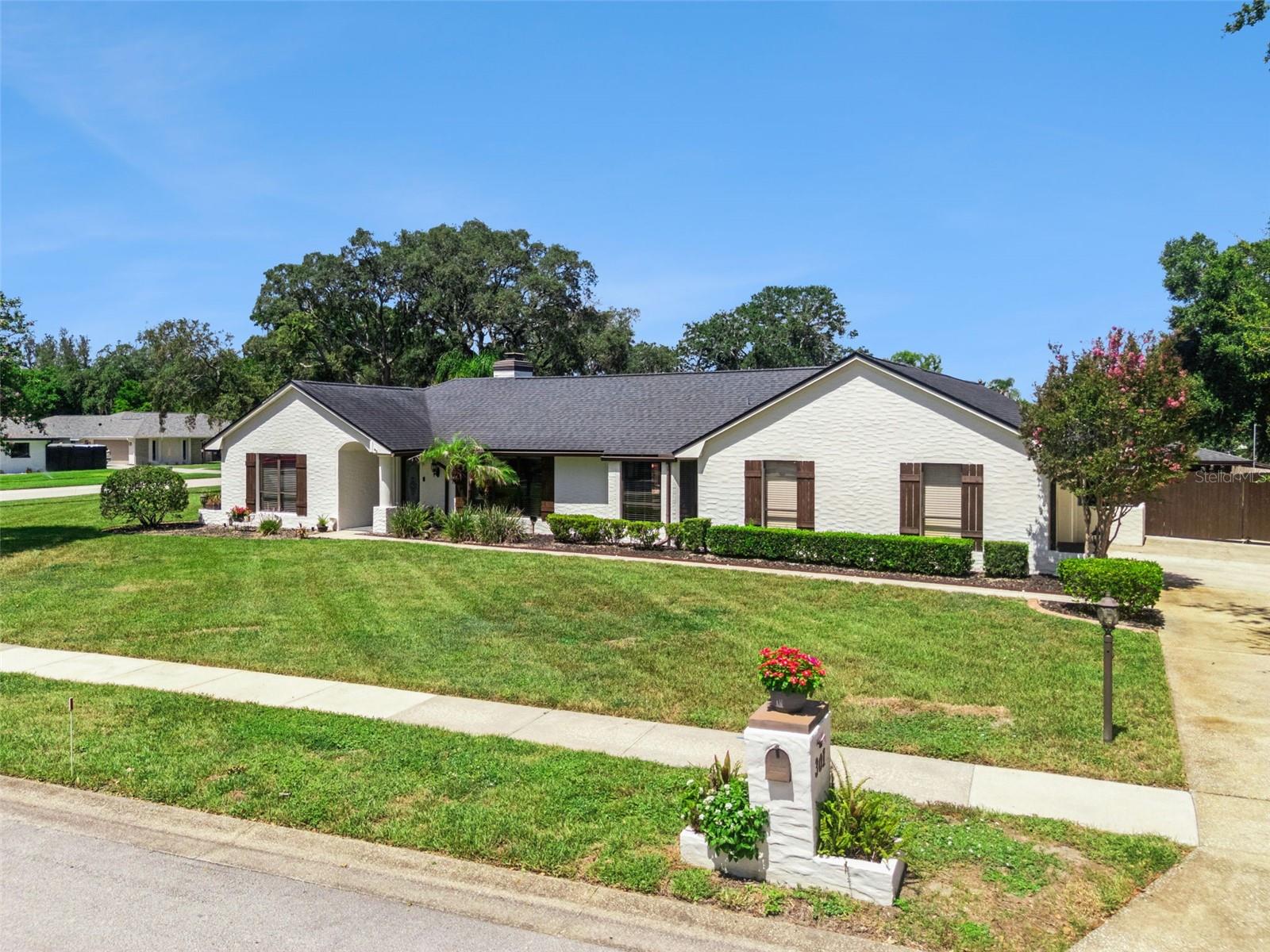 301 BRANTLEY HARBOR DR