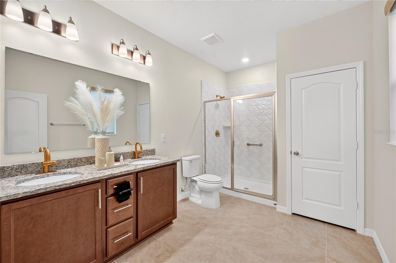 415 Overpool Avenue Property Photo 29