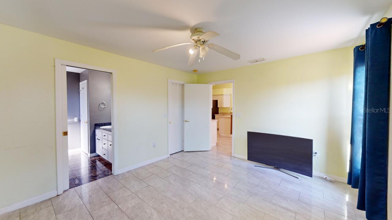 O6422266 Property Photo 18