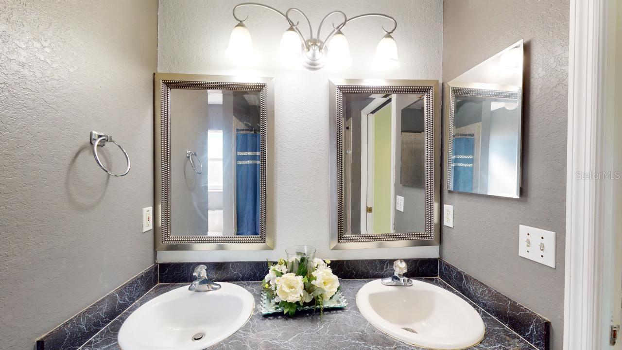 O6422266 Property Photo 20