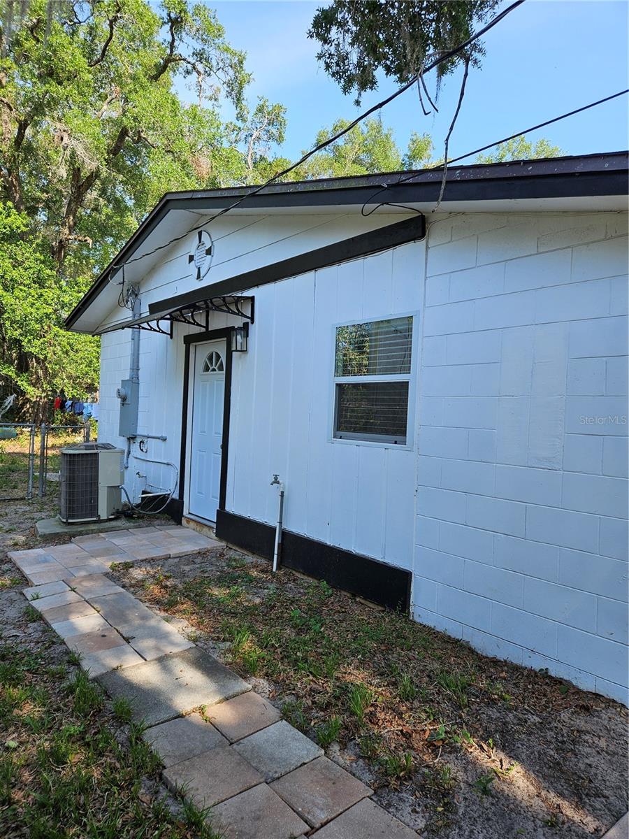 345 N Thompson Rd #b Property Photo 2