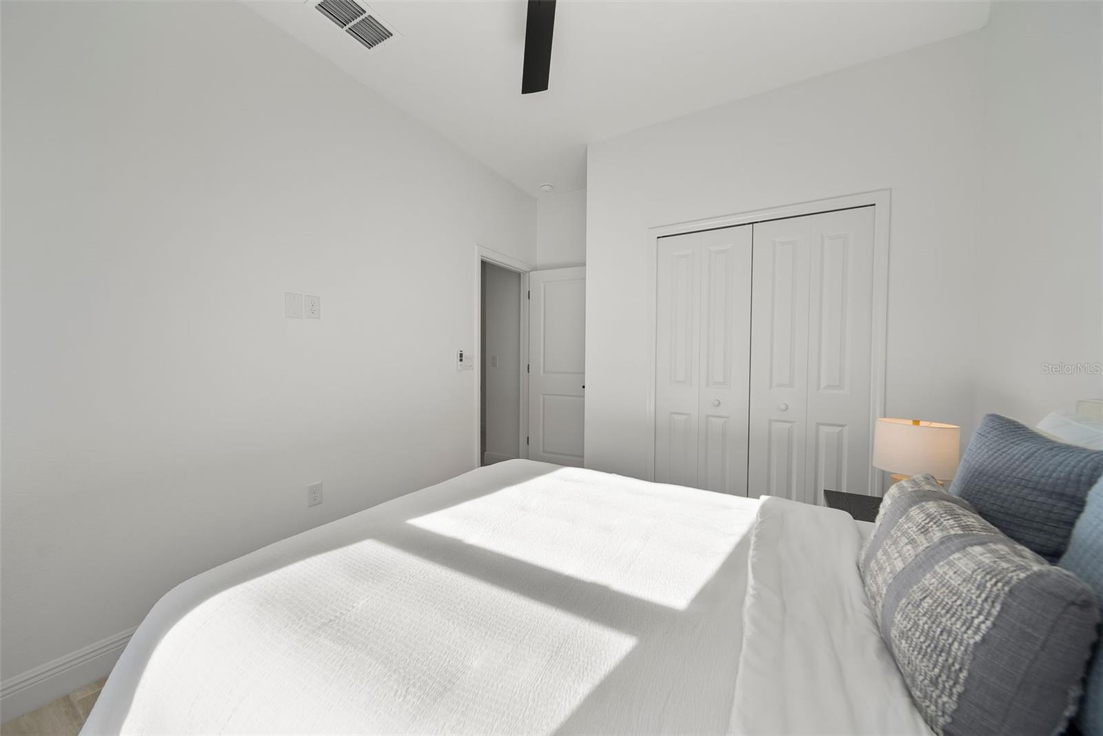 2831 W Livingston St Property Photo 7