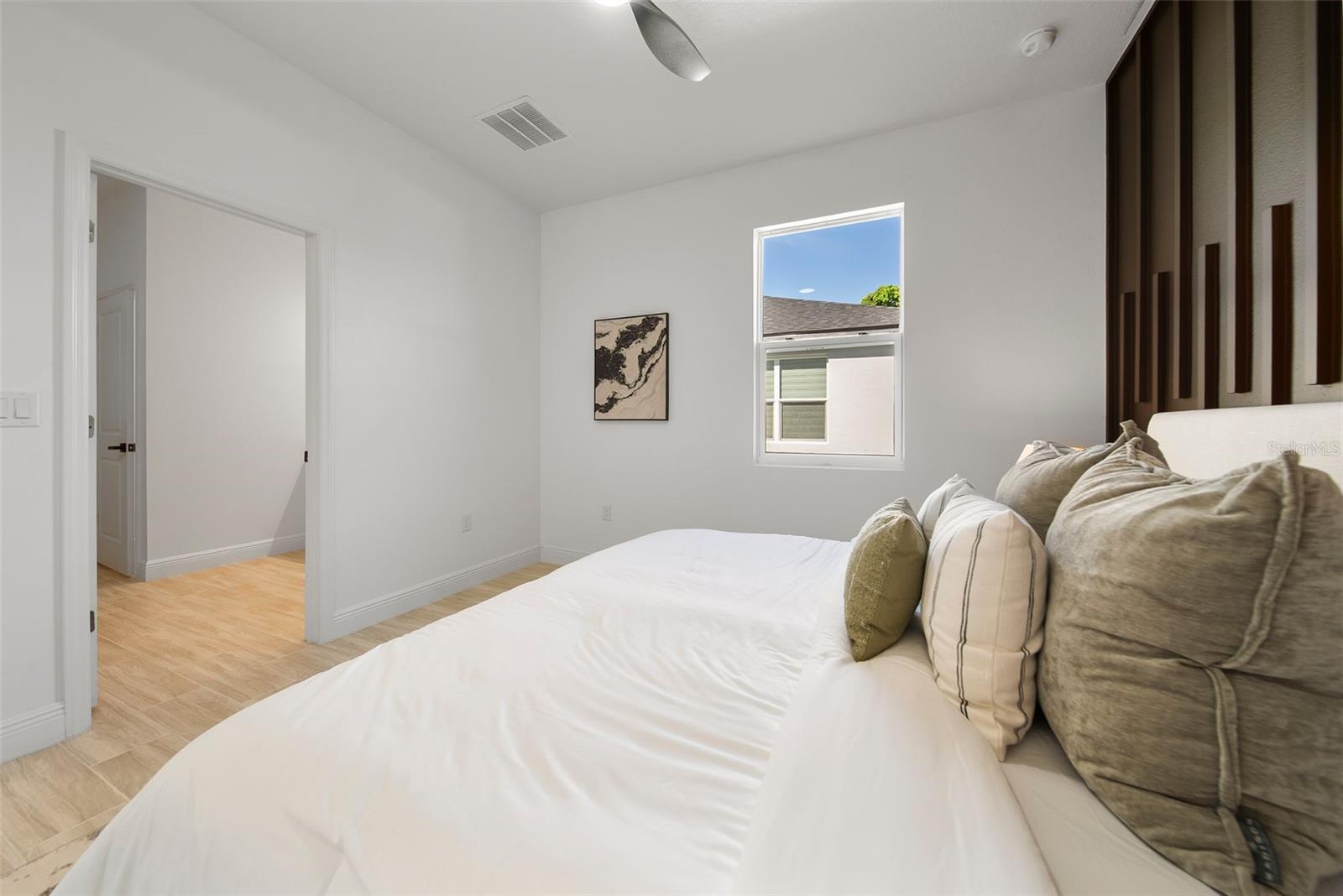 2831 W Livingston St Property Photo 15