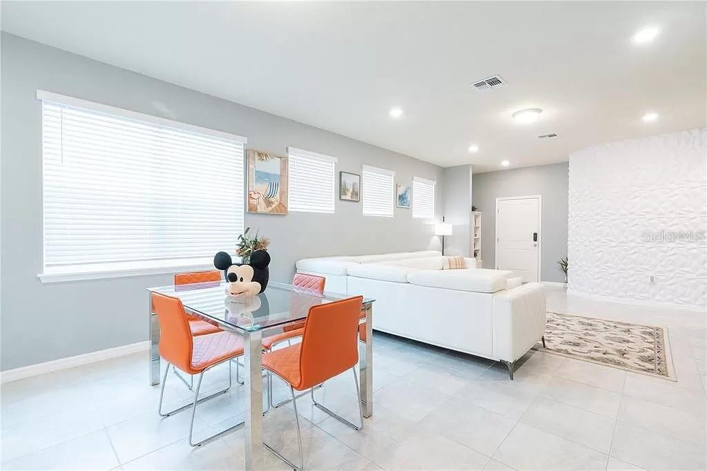 7243 Oakmoss Loop Property Photo 8