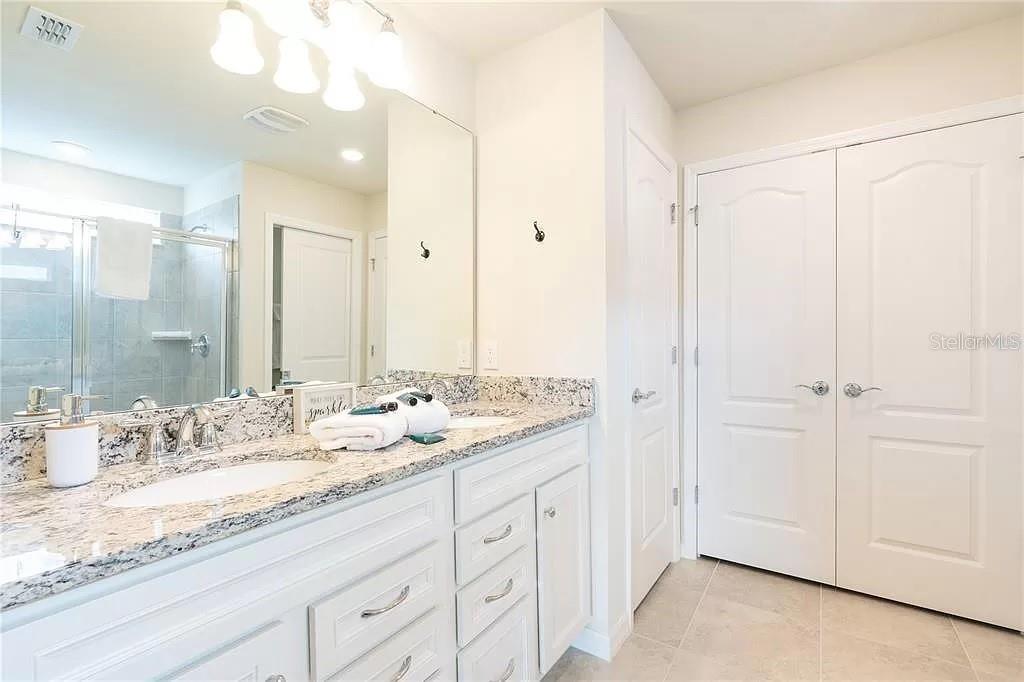 7243 Oakmoss Loop Property Photo 32
