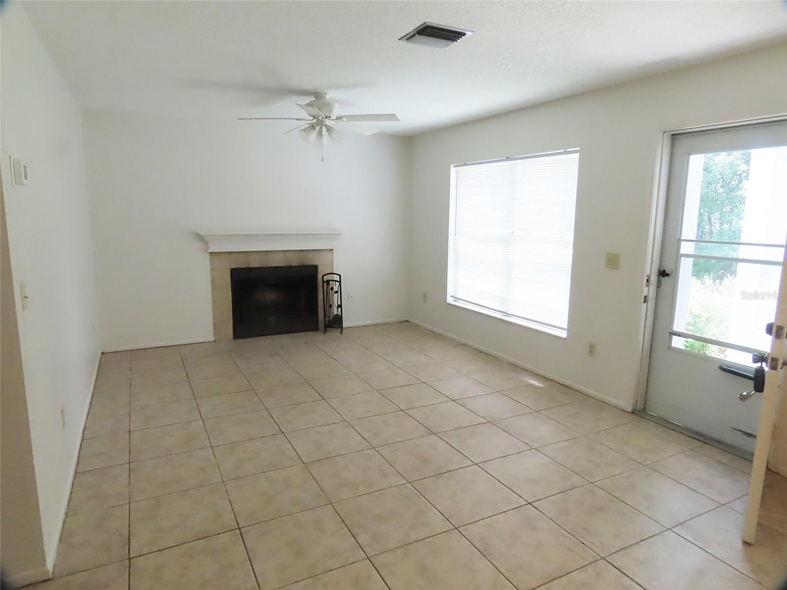 104 Northlake Dr #104 Property Photo 3