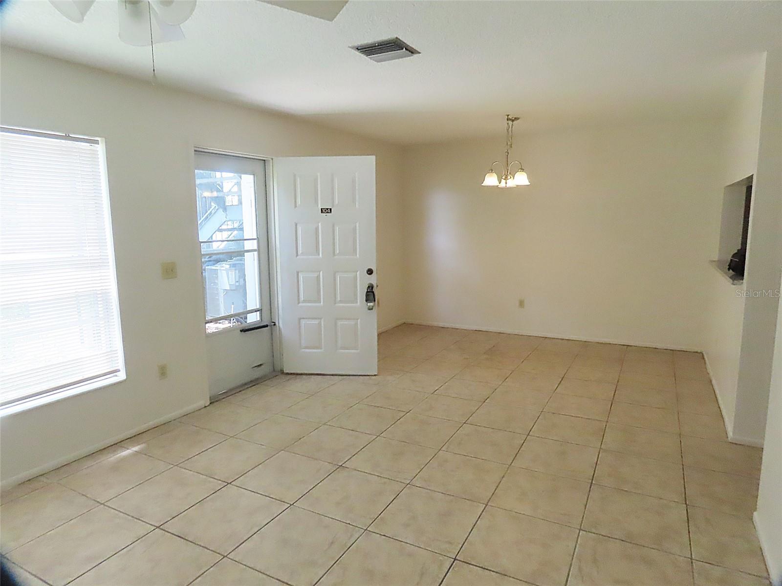 104 Northlake Dr #104 Property Photo 4