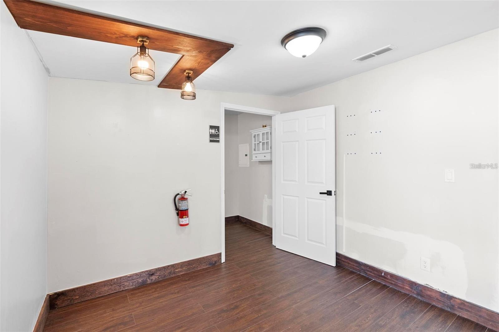 329 Franklin St Property Photo 4