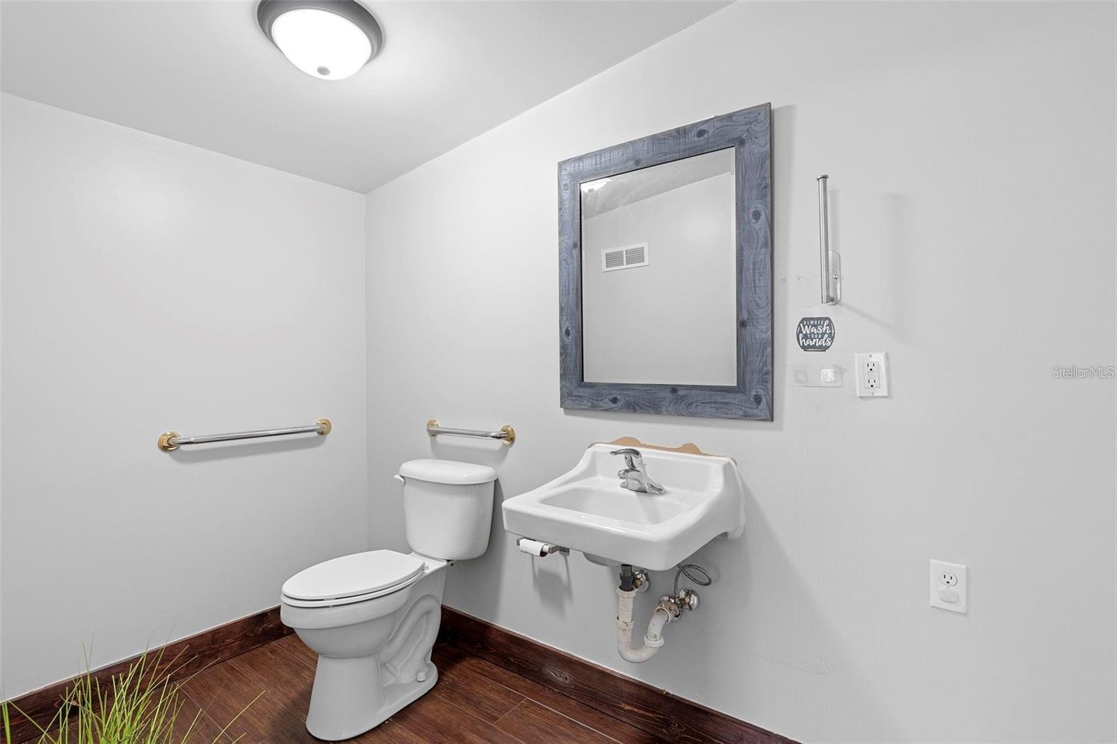 329 Franklin St Property Photo 7