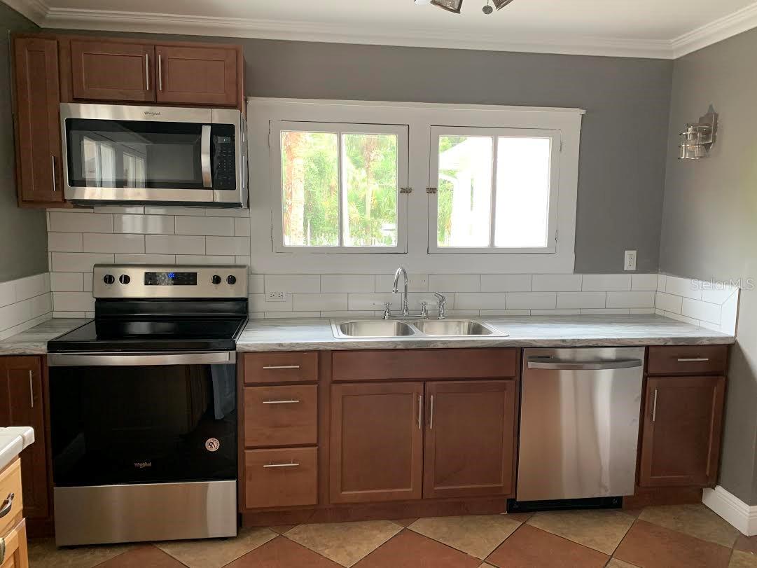 201 E Voorhis Ave Property Photo 3