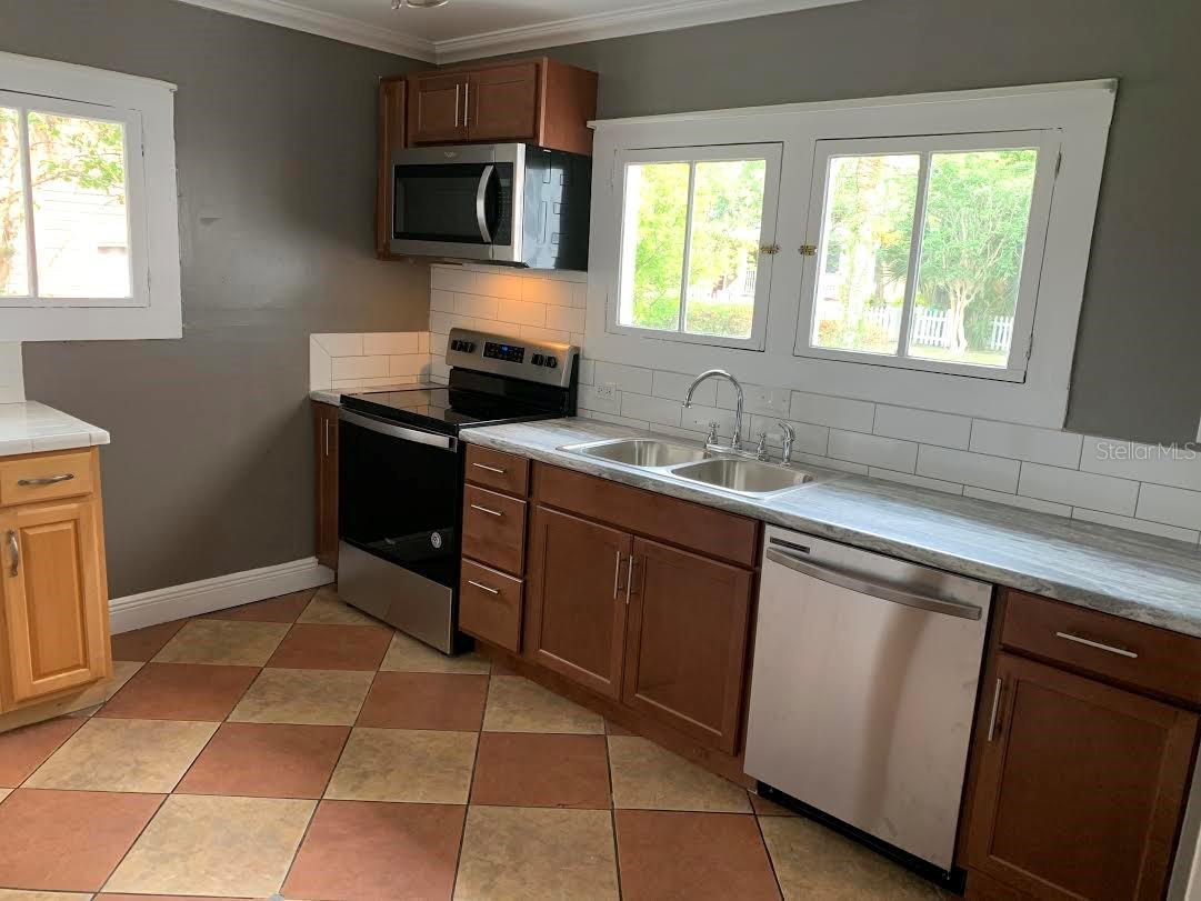201 E Voorhis Ave Property Photo 6