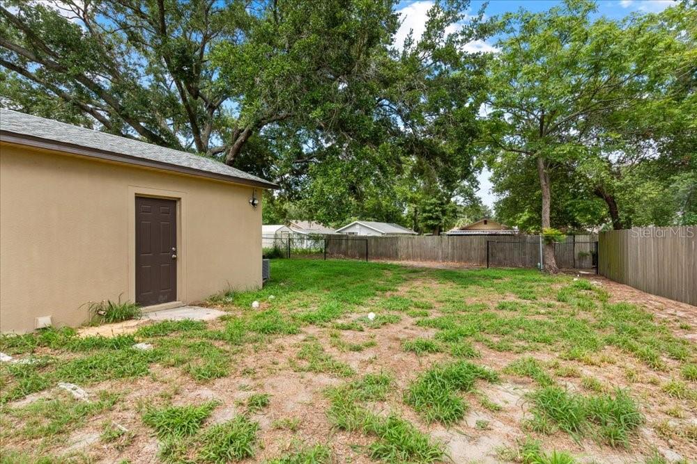 517 Oak St Property Photo 10