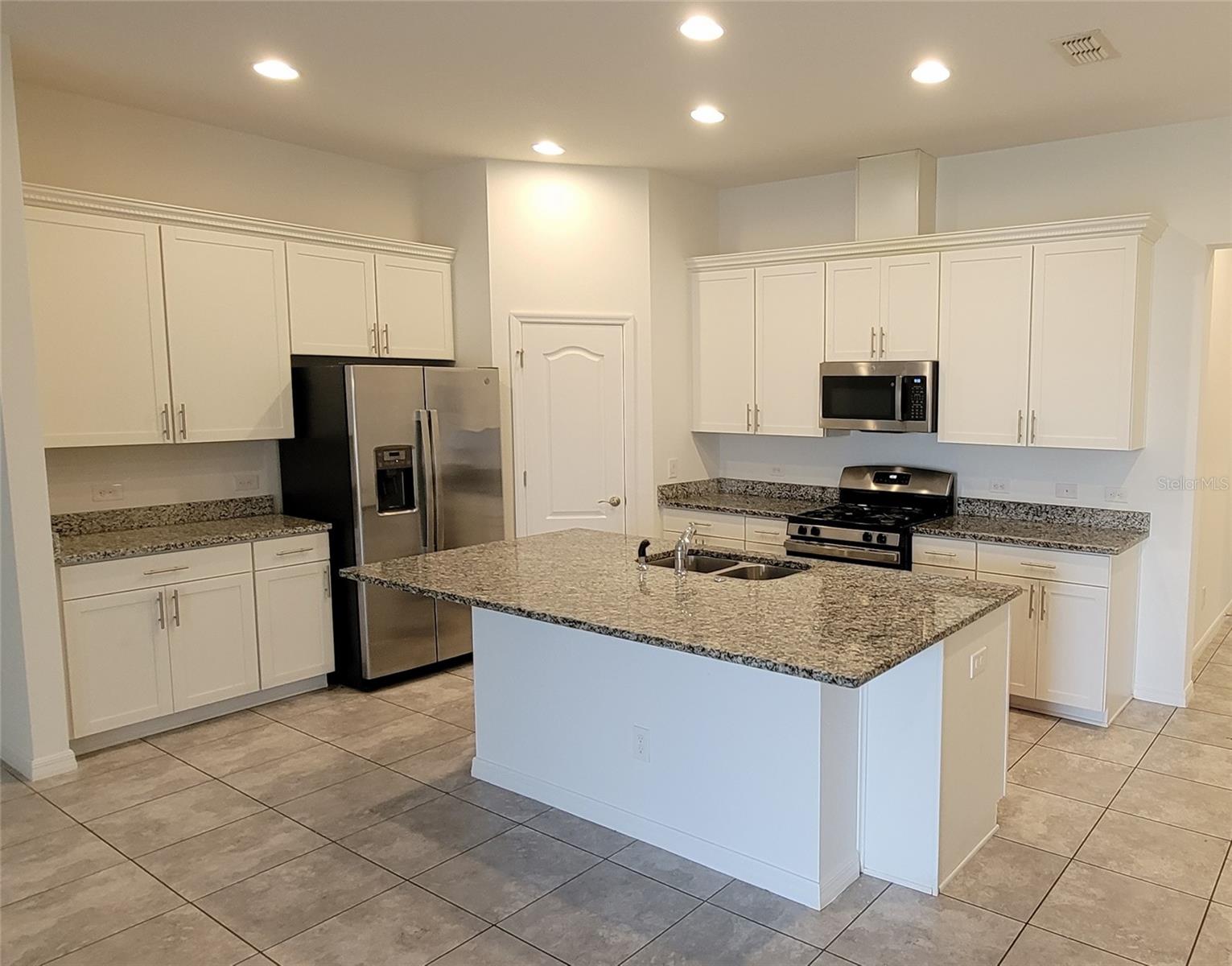 9185 Carmela Ave Property Photo 3