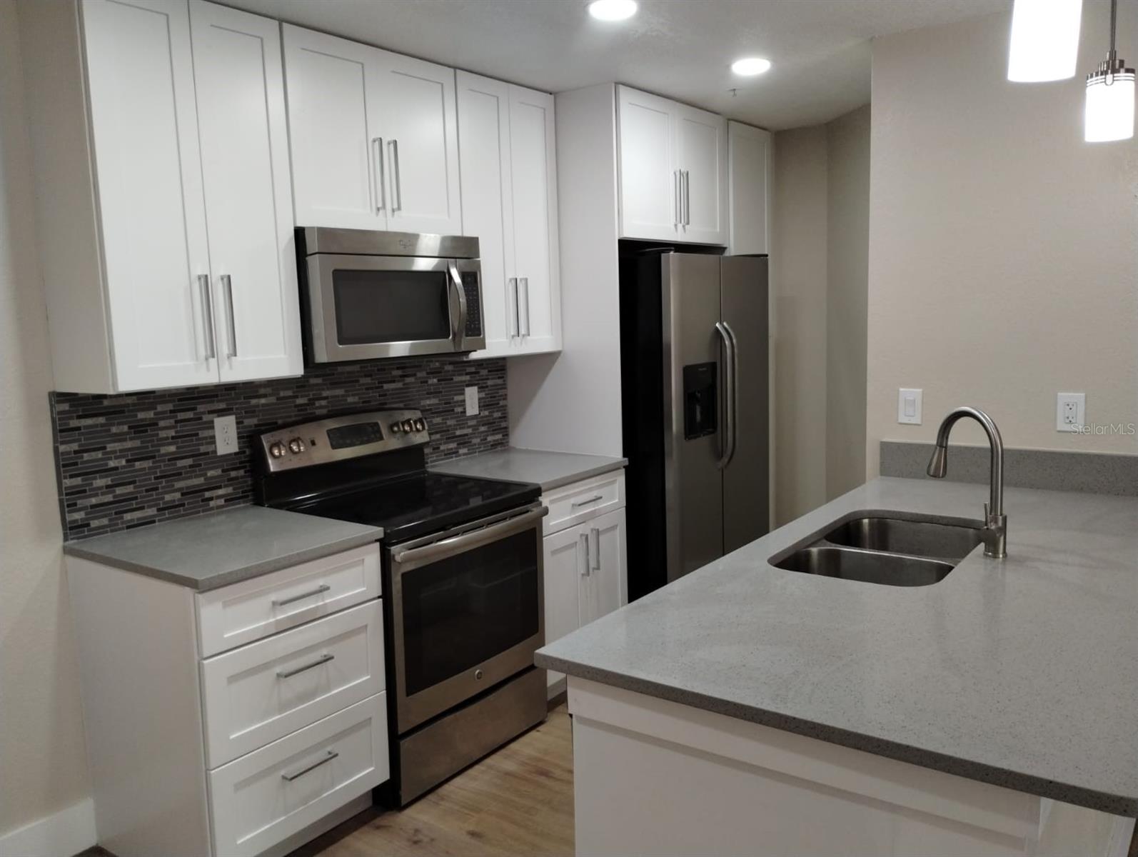 623 Dory Ln #306 Property Photo 3