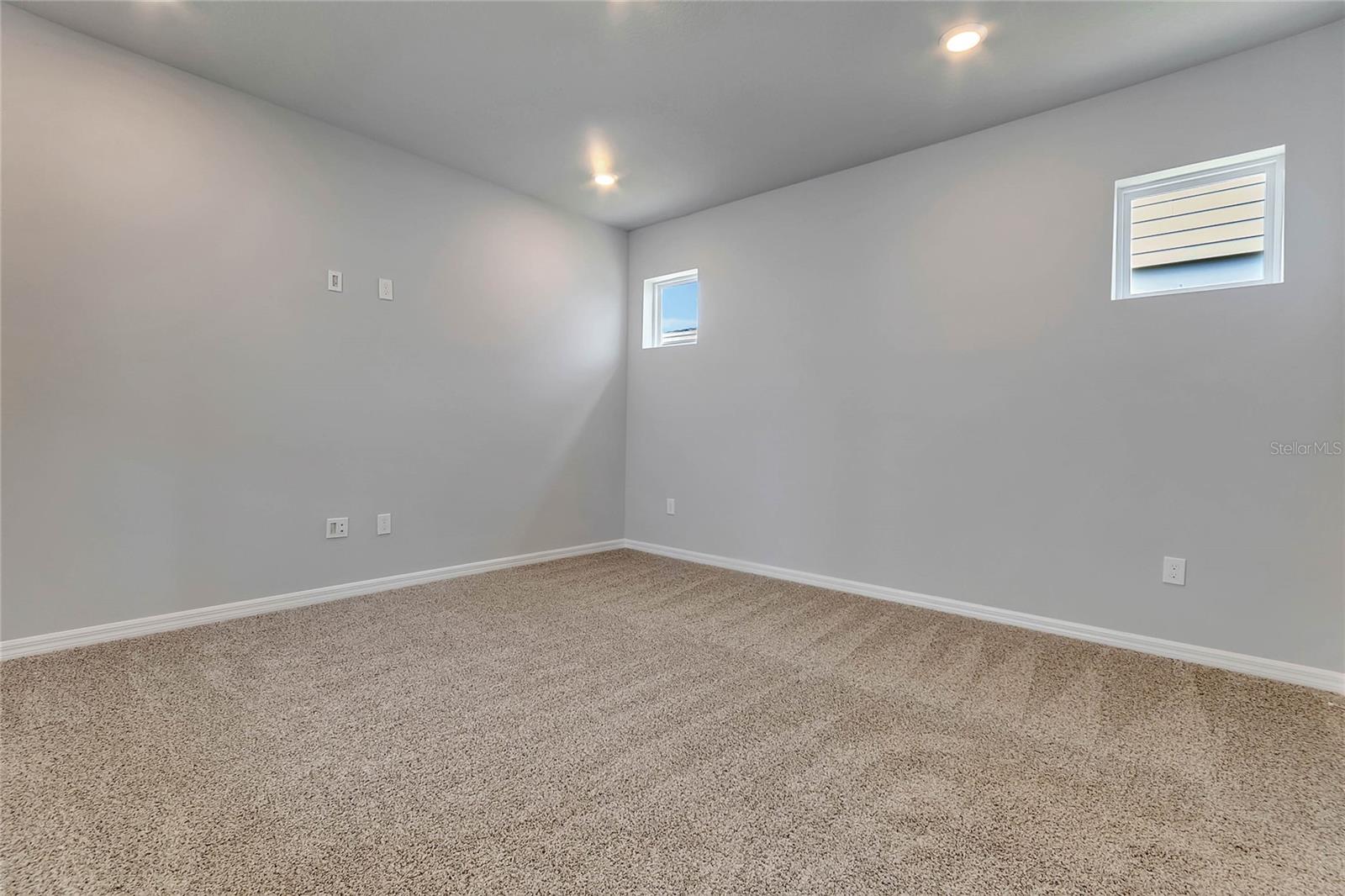 3050 Voyager Ave Property Photo 15