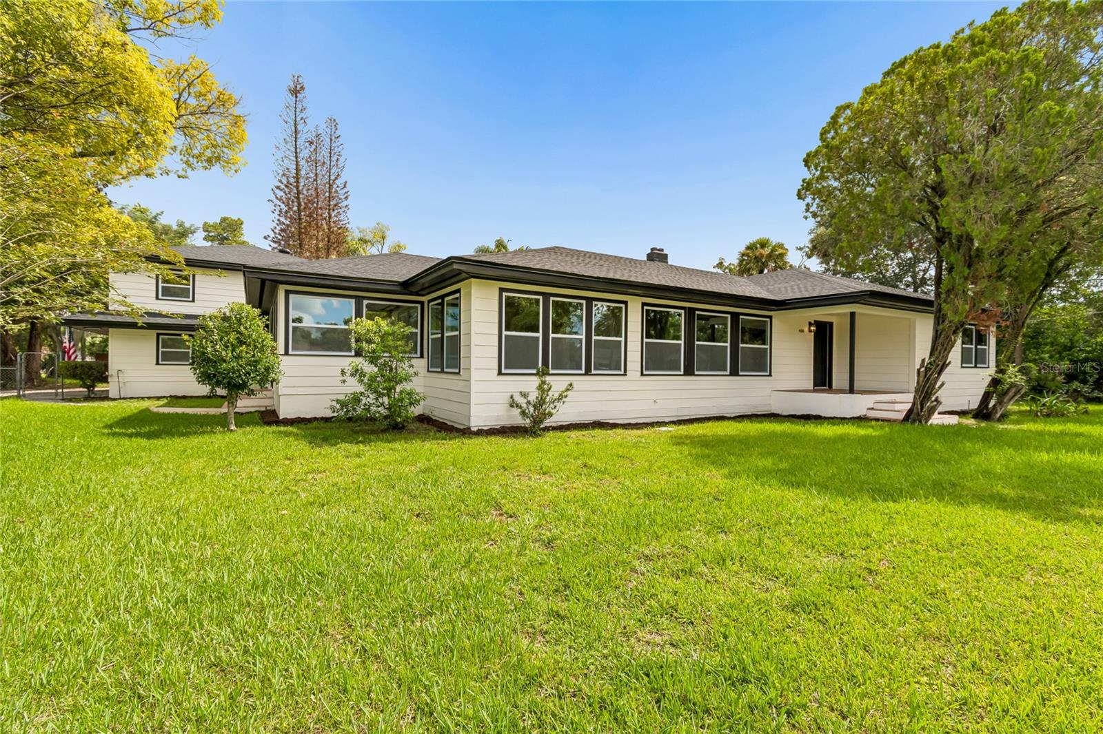 400 PLUMOSA DR Property Photo 1