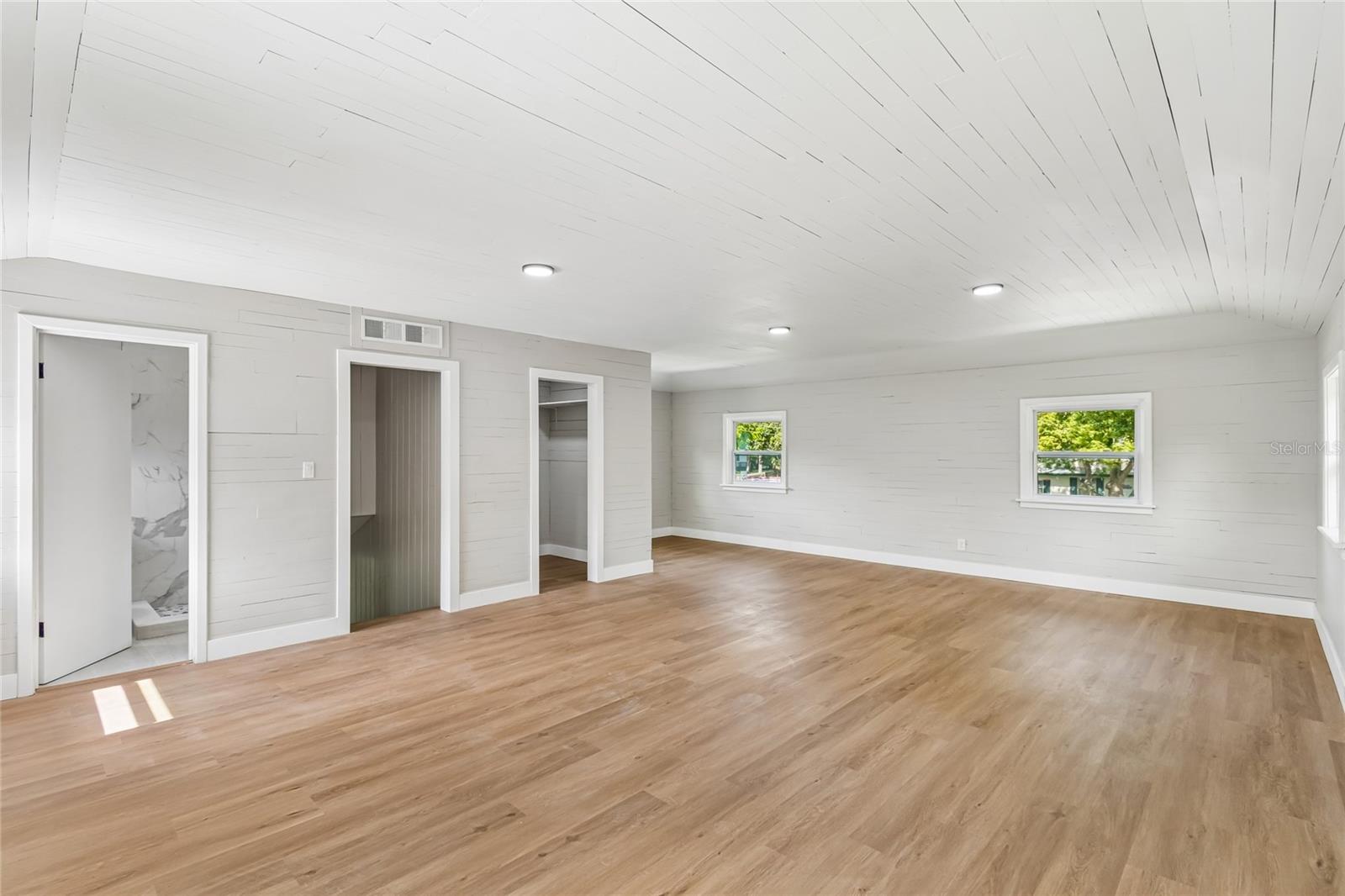 400 Plumosa Dr Property Photo 14