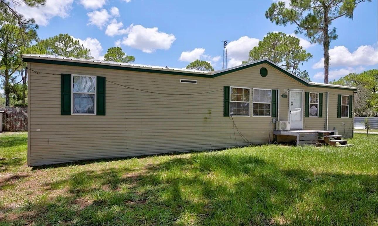 201 E Maxanna Property Photo 2