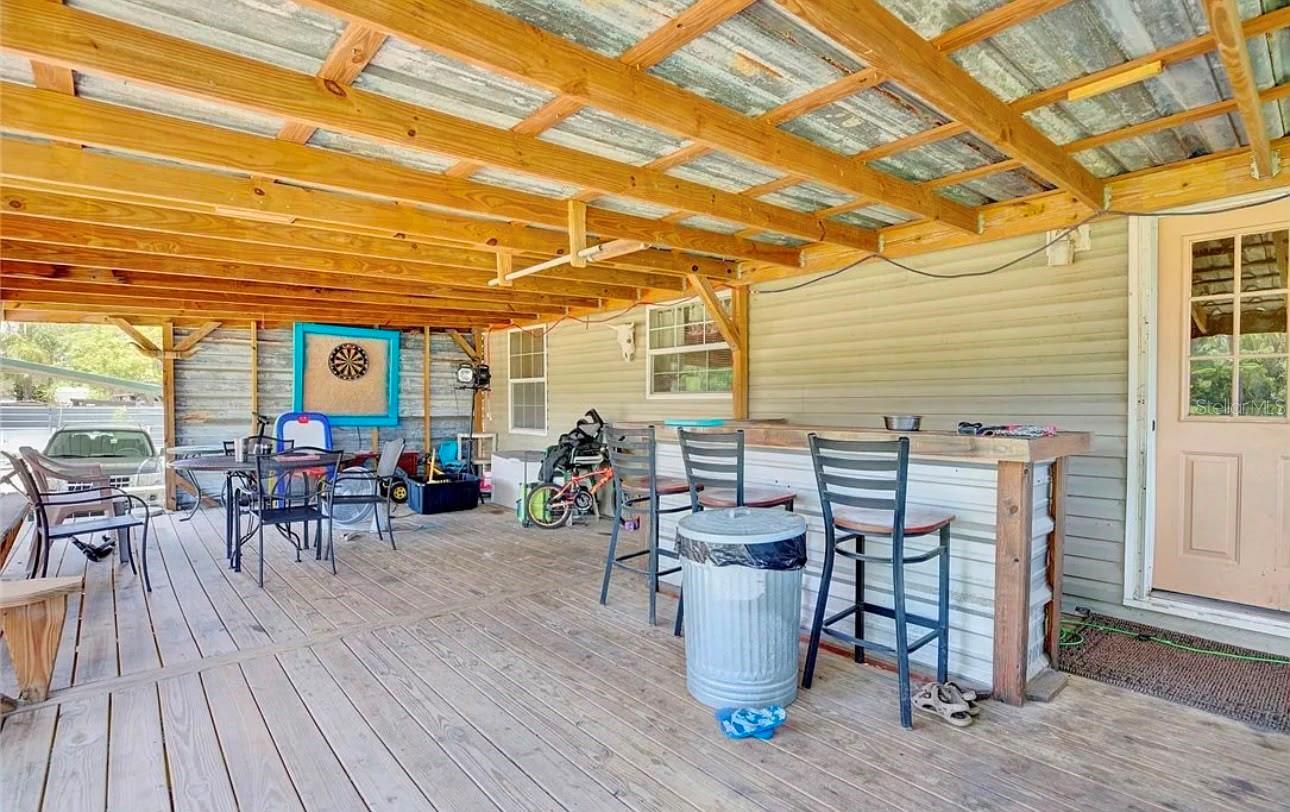 201 E Maxanna Property Photo 3
