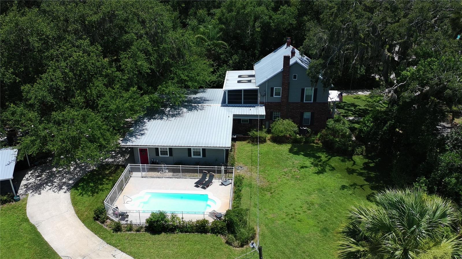 649 Glenway Dr Property Photo 3