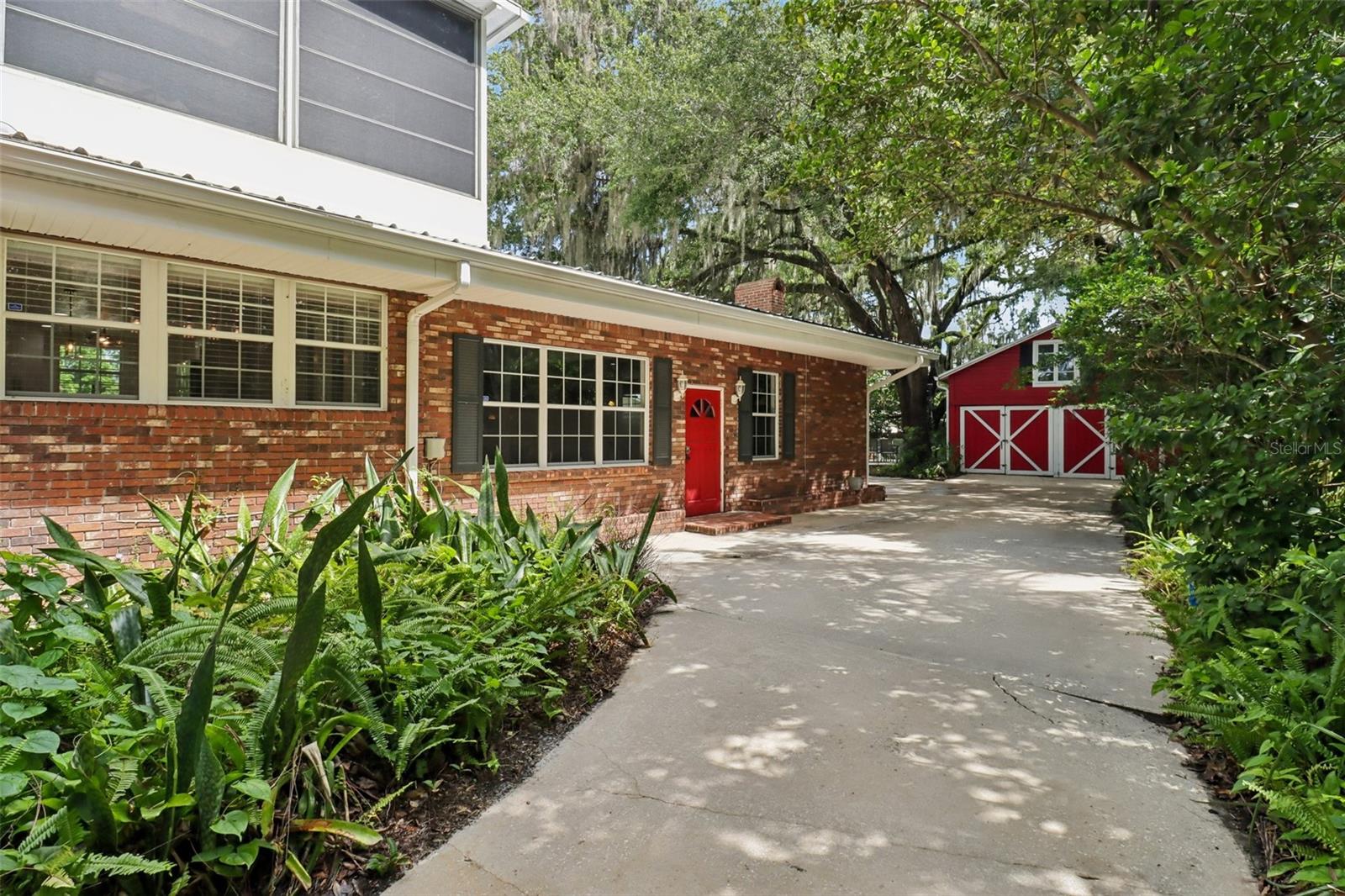 649 Glenway Dr Property Photo 8